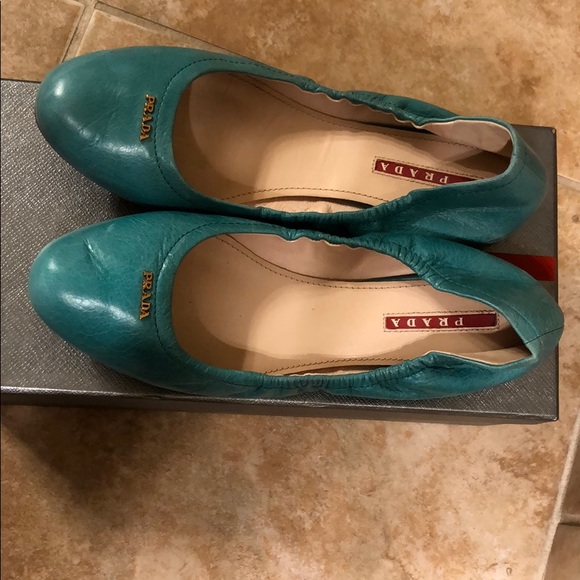 Prada flats - Picture 1 of 4
